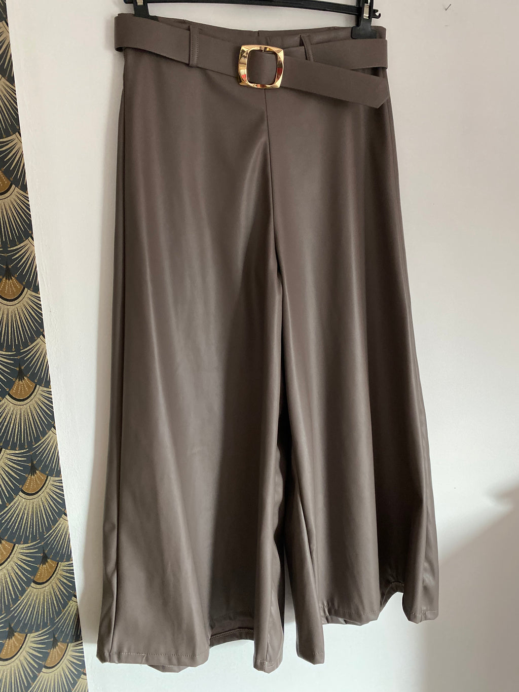 PANTACOURT  SIMILI TAUPE  STYLE JUPE CULOTTE  TU 36/40 PETIT 42