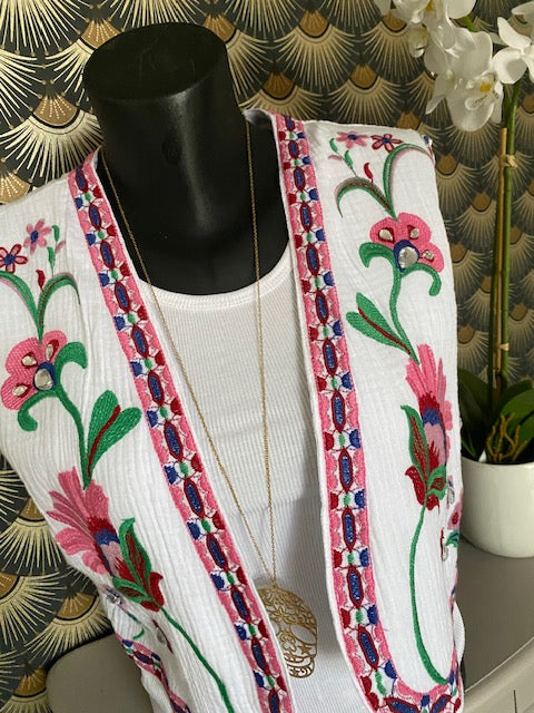 GILET BRODE  BLANC ET ROSE     36/42 PETIT 44