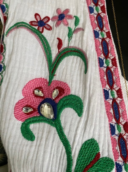 GILET BRODE  BLANC ET ROSE     36/42 PETIT 44