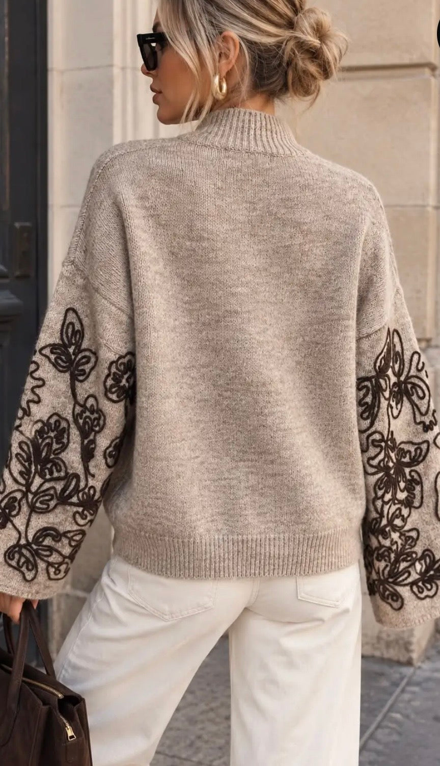 PULL SANDY  TAUPE AVEC BRODERIES CHOCO TU36/42
