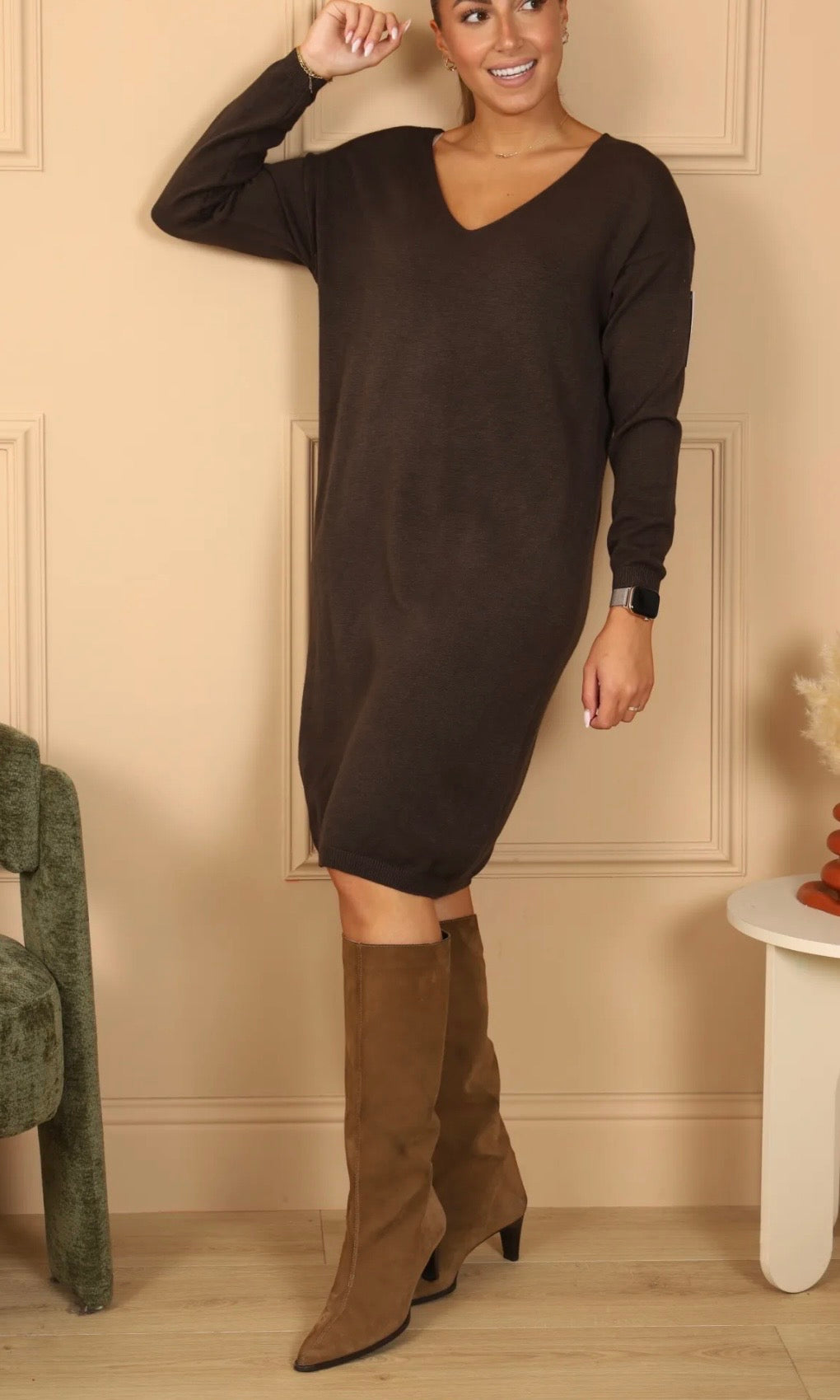 ROBE MAILLE COL V TU 36/42 PETIT 44  EXISTE EN CHOCO , NOIR , BEIGE