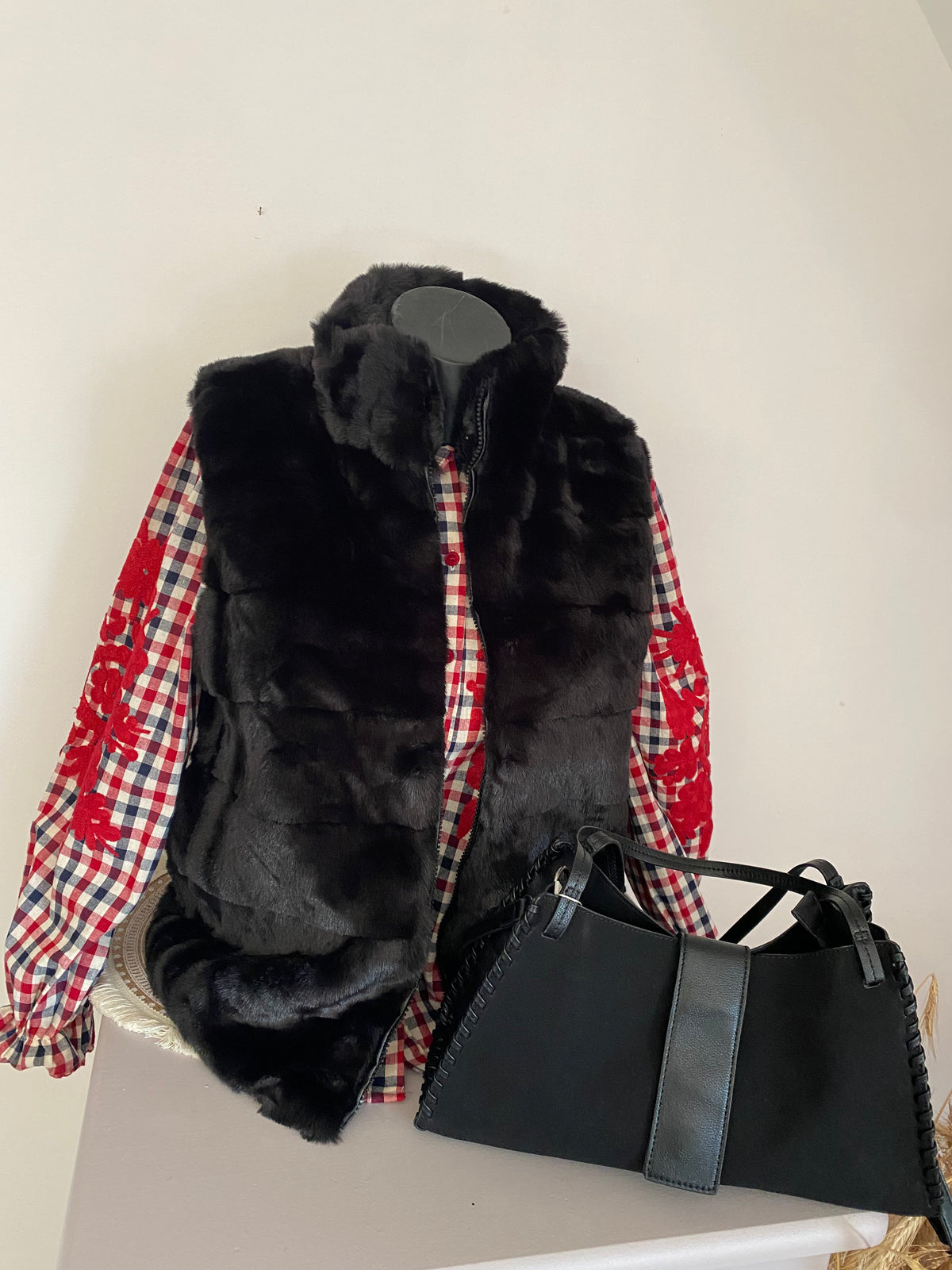 GILET FAUSSE FOURURE NOIR   TU 36/42 PETIT 44