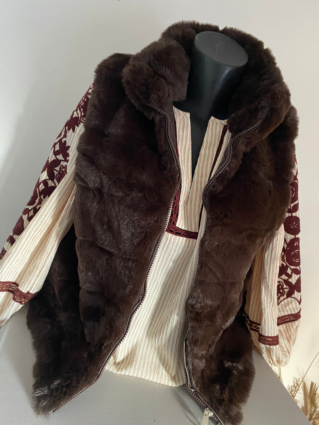 GILET FAUSSE FOURURE CHOCO TU 36/42 PETIT 44