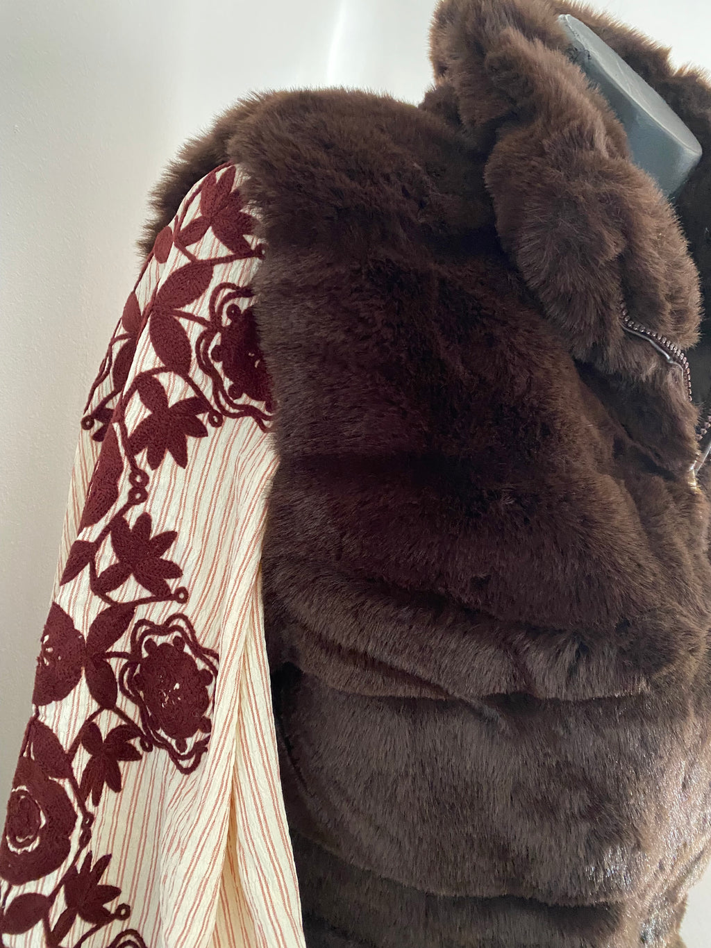 GILET FAUSSE FOURURE CHOCO TU 36/42 PETIT 44