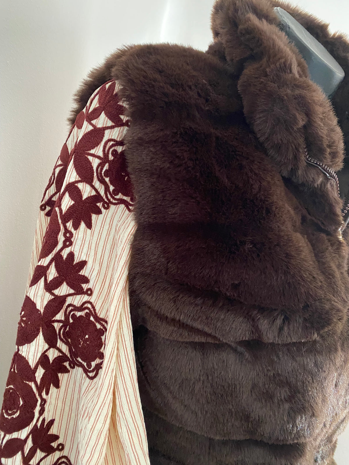 GILET FAUSSE FOURURE CHOCO TU 36/42 PETIT 44