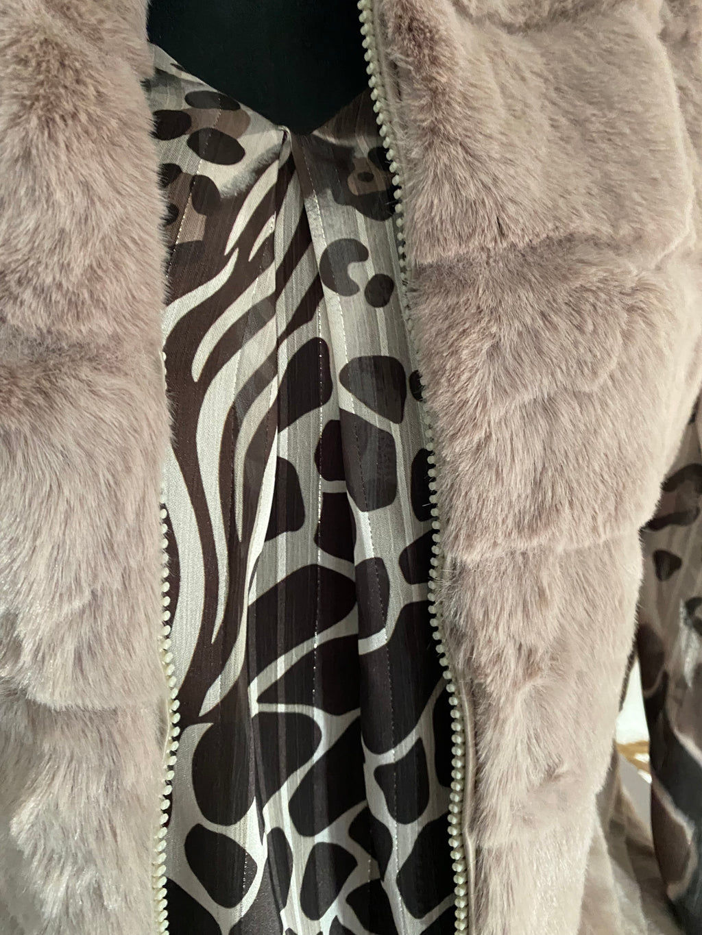 GILET FAUSSE FOURURE TAUPE  TU 36/42 PETIT 44