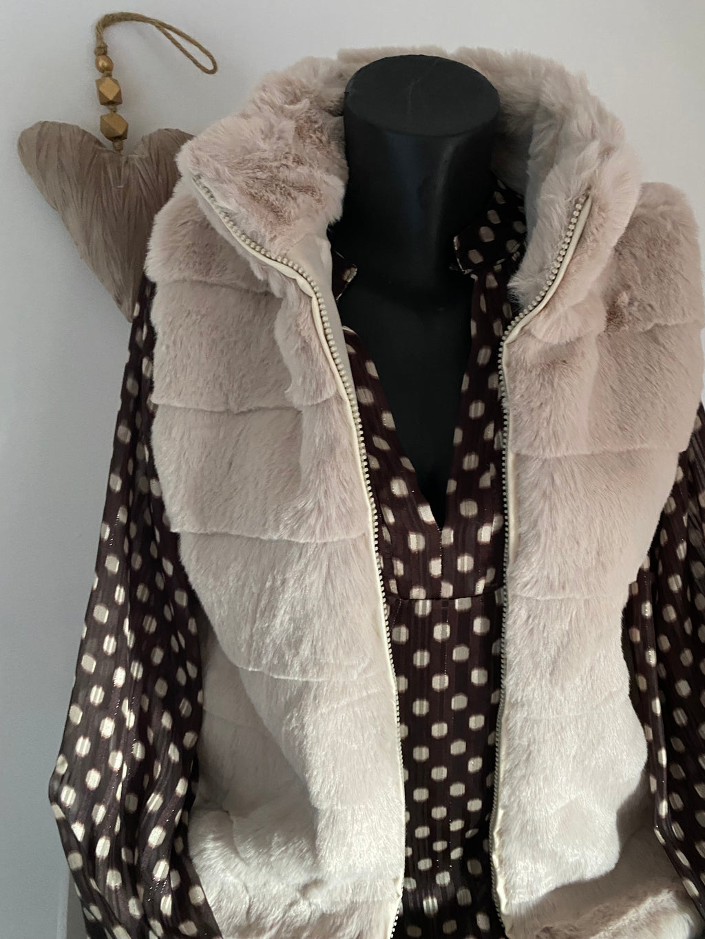 GILET FAUSSE FOURURE BEIGE    TU 36/42 PETIT 44