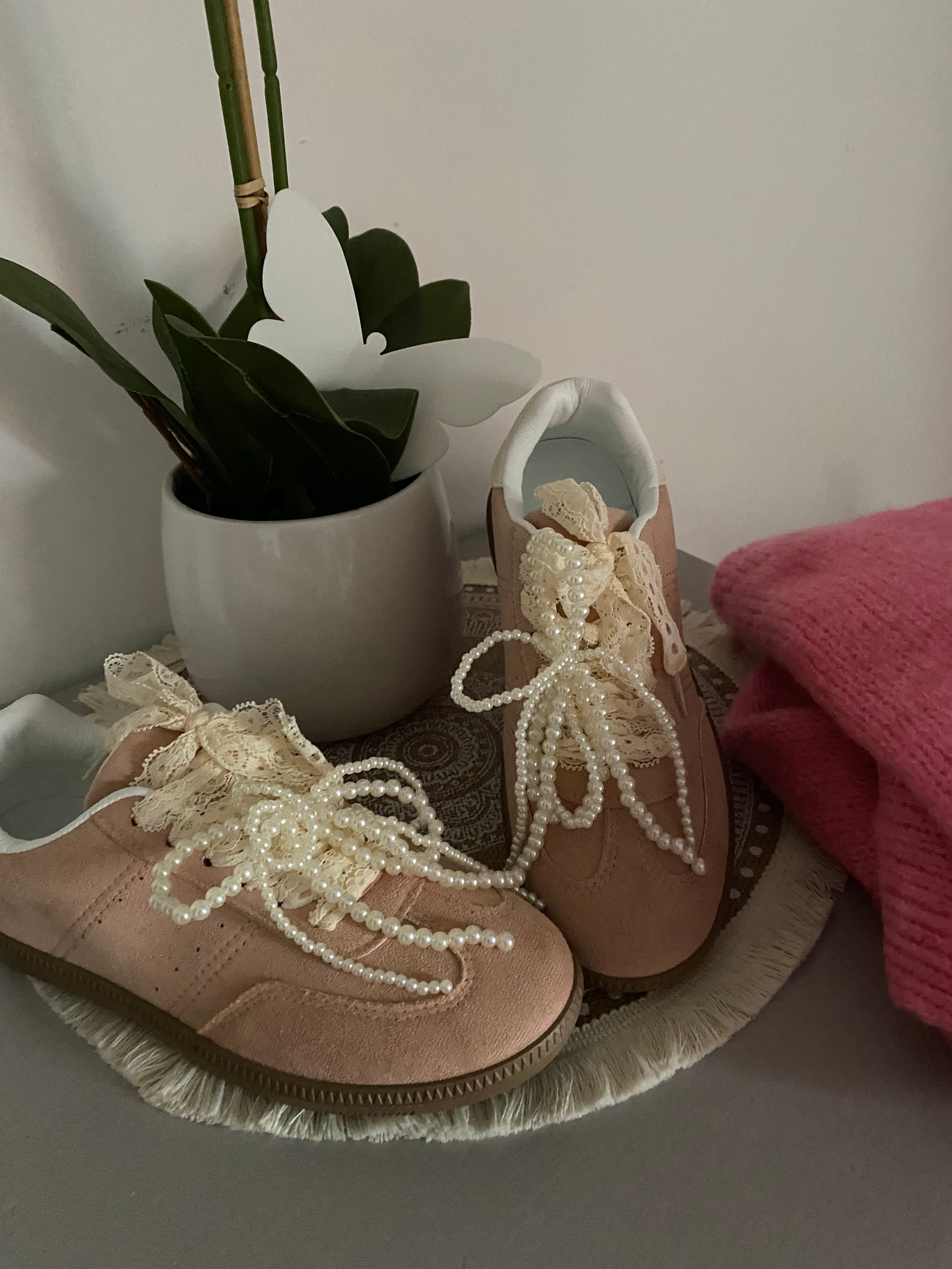 BASKETS A LACETS DENTELLE ET BIJOUX  ROSE PALE  36/37/38/39/40/41