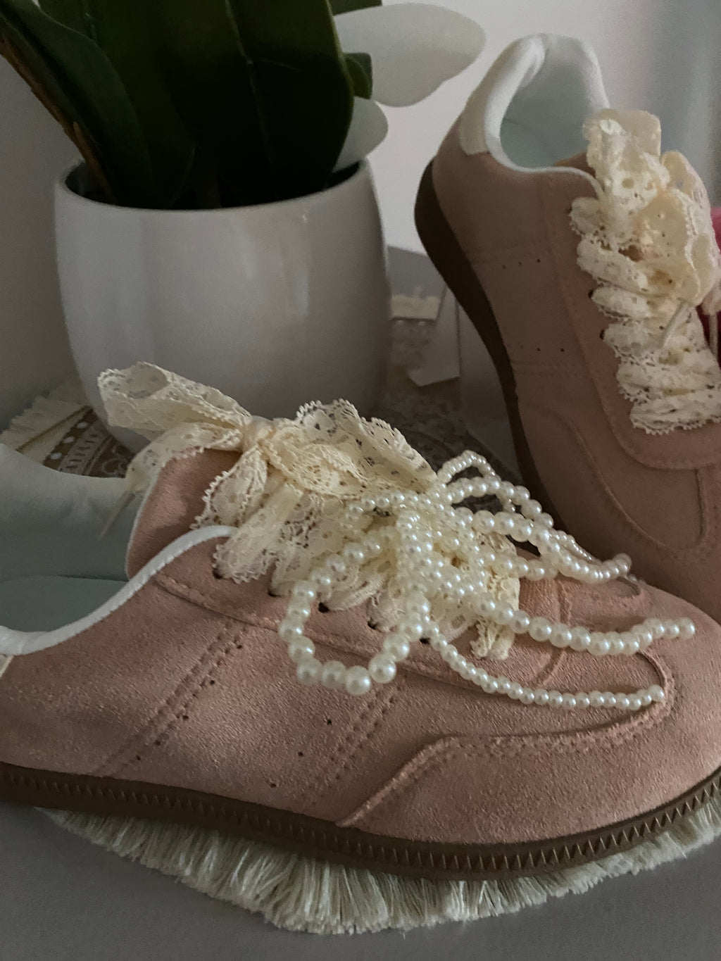 BASKETS A LACETS DENTELLE ET BIJOUX  ROSE PALE  36/37/38/39/40/41