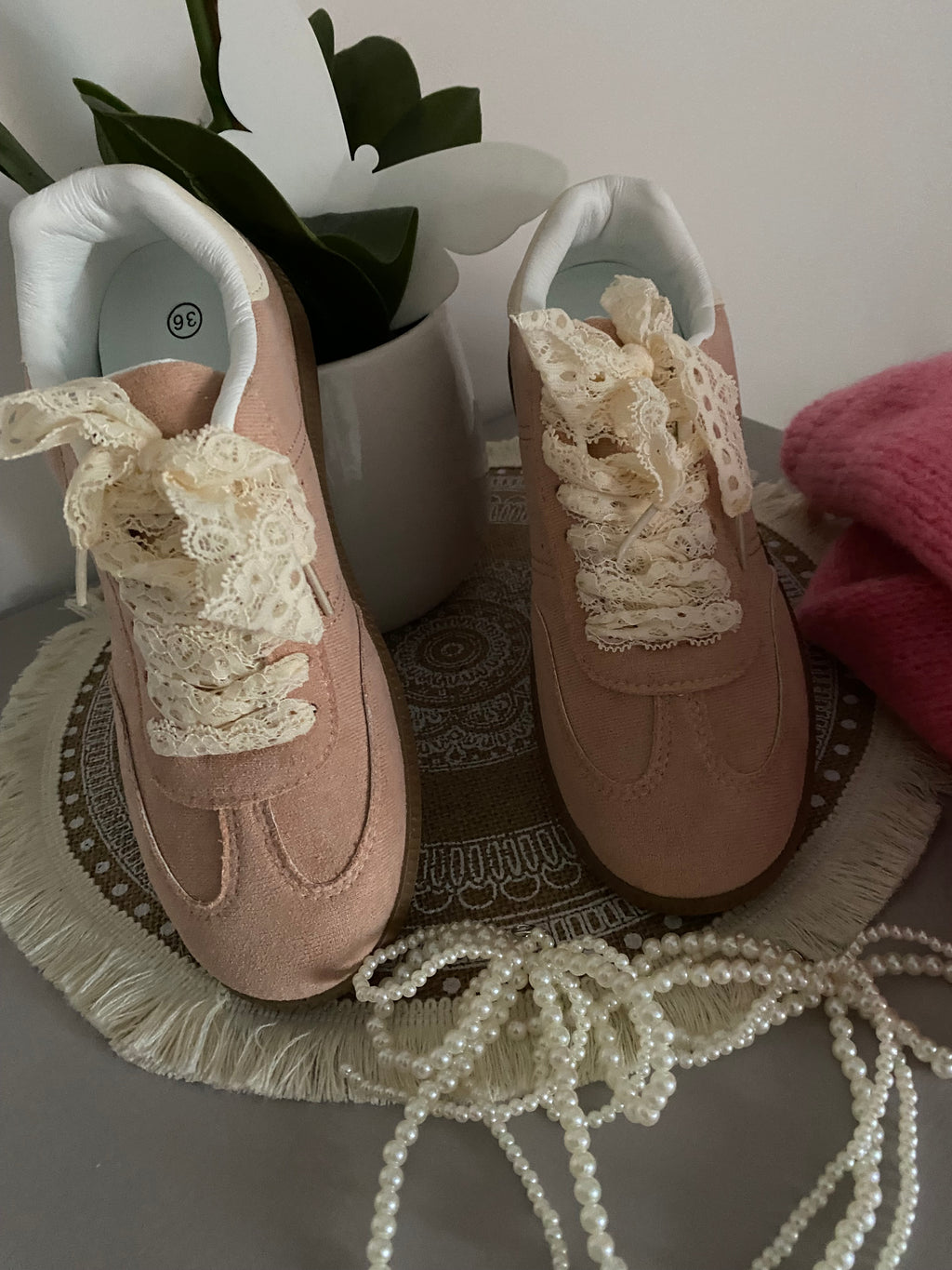 BASKETS A LACETS DENTELLE ET BIJOUX  ROSE PALE  36/37/38/39/40/41