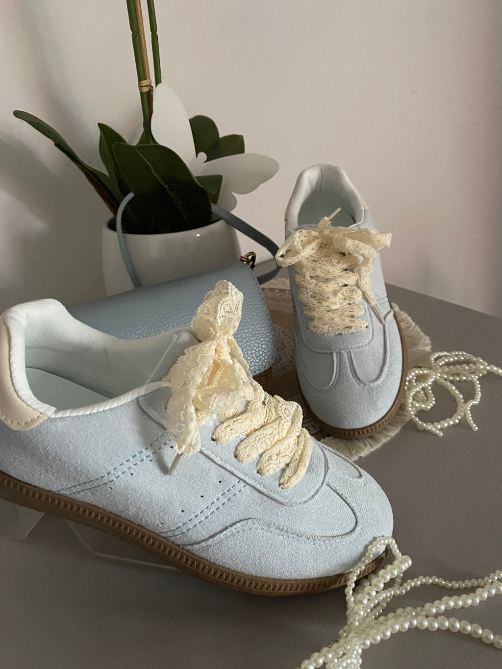BASKETS A LACETS DENTELLE ET BIJOUX  BLEU CIEL   36/37/38/39/40/41