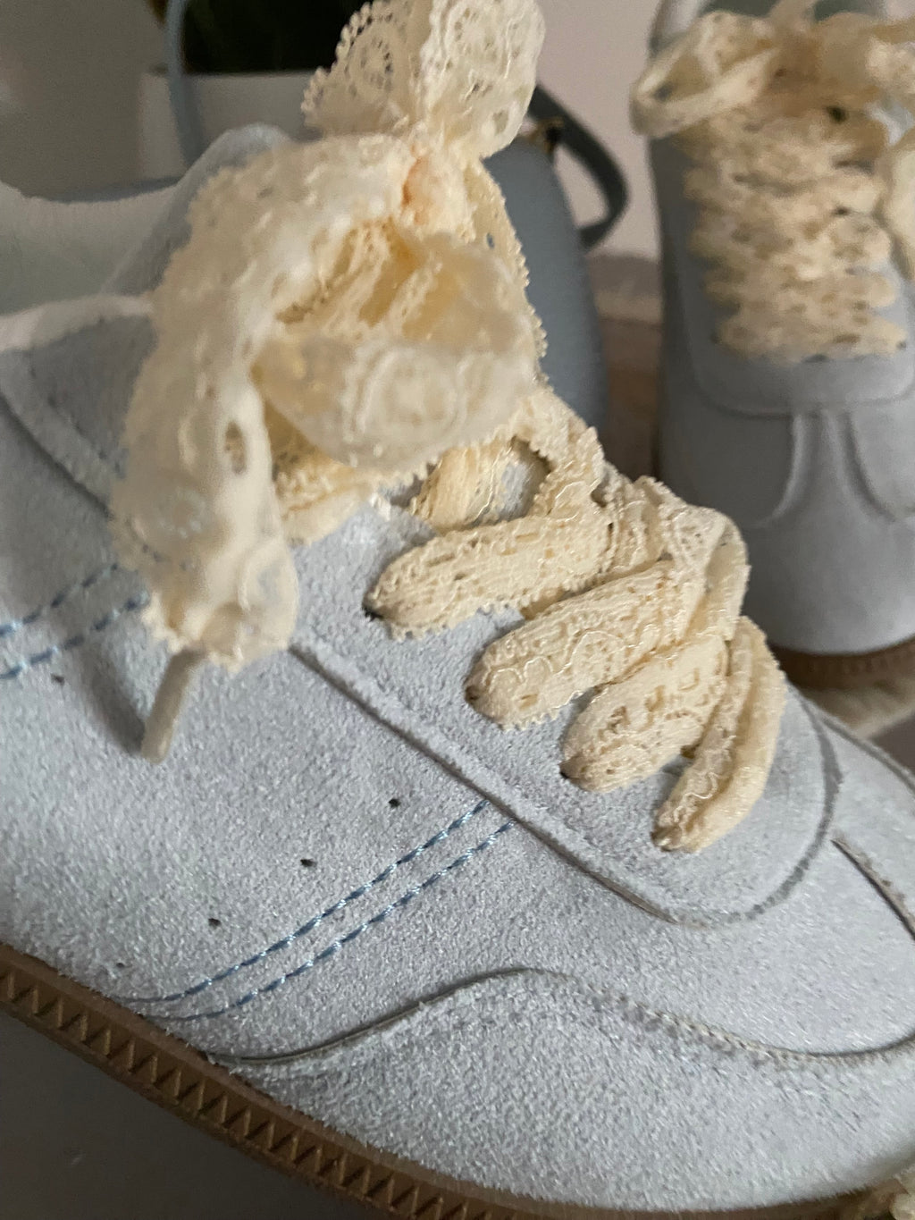 BASKETS A LACETS DENTELLE ET BIJOUX  BLEU CIEL   36/37/38/39/40/41