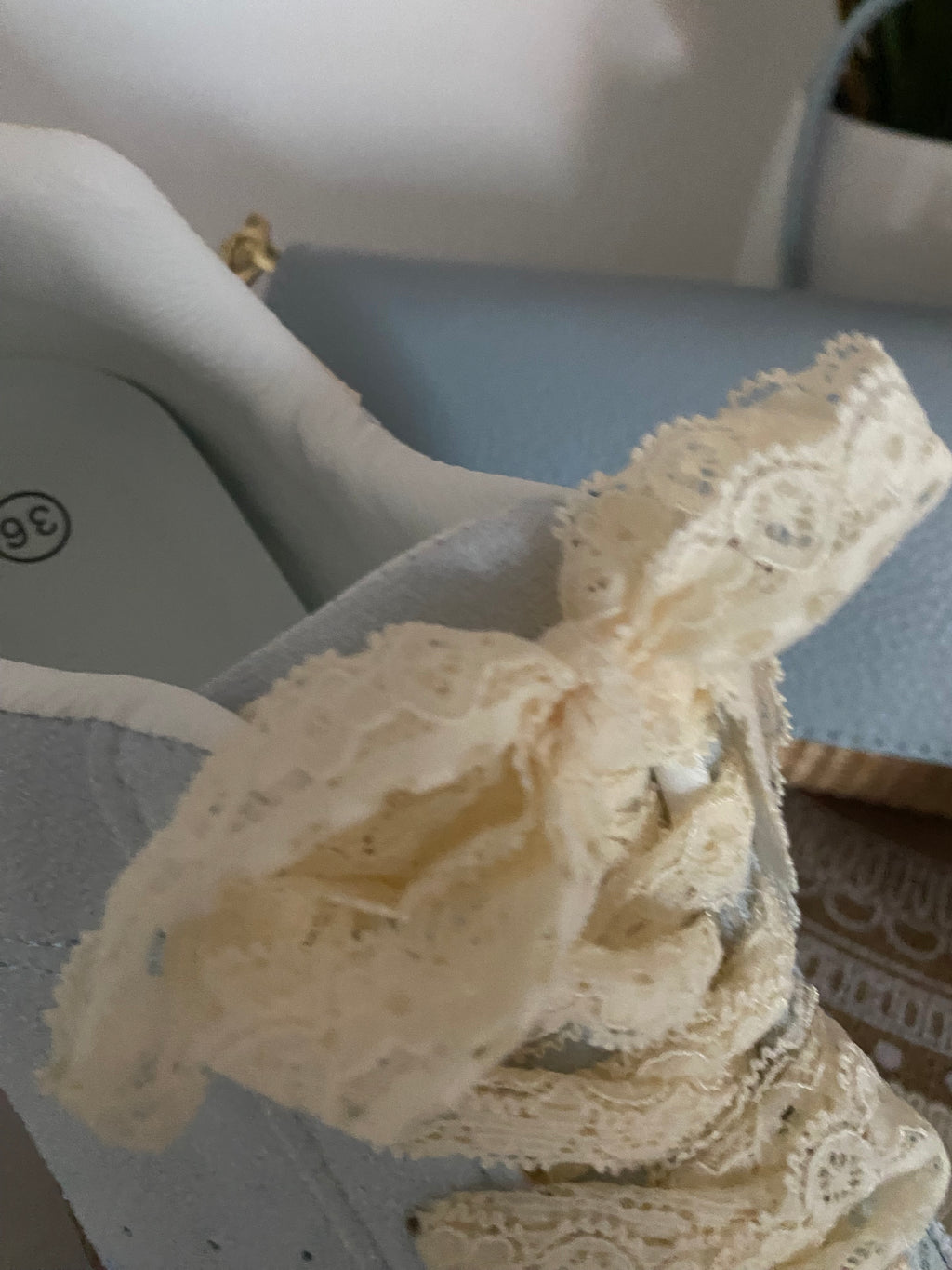 BASKETS A LACETS DENTELLE ET BIJOUX  BLEU CIEL   36/37/38/39/40/41