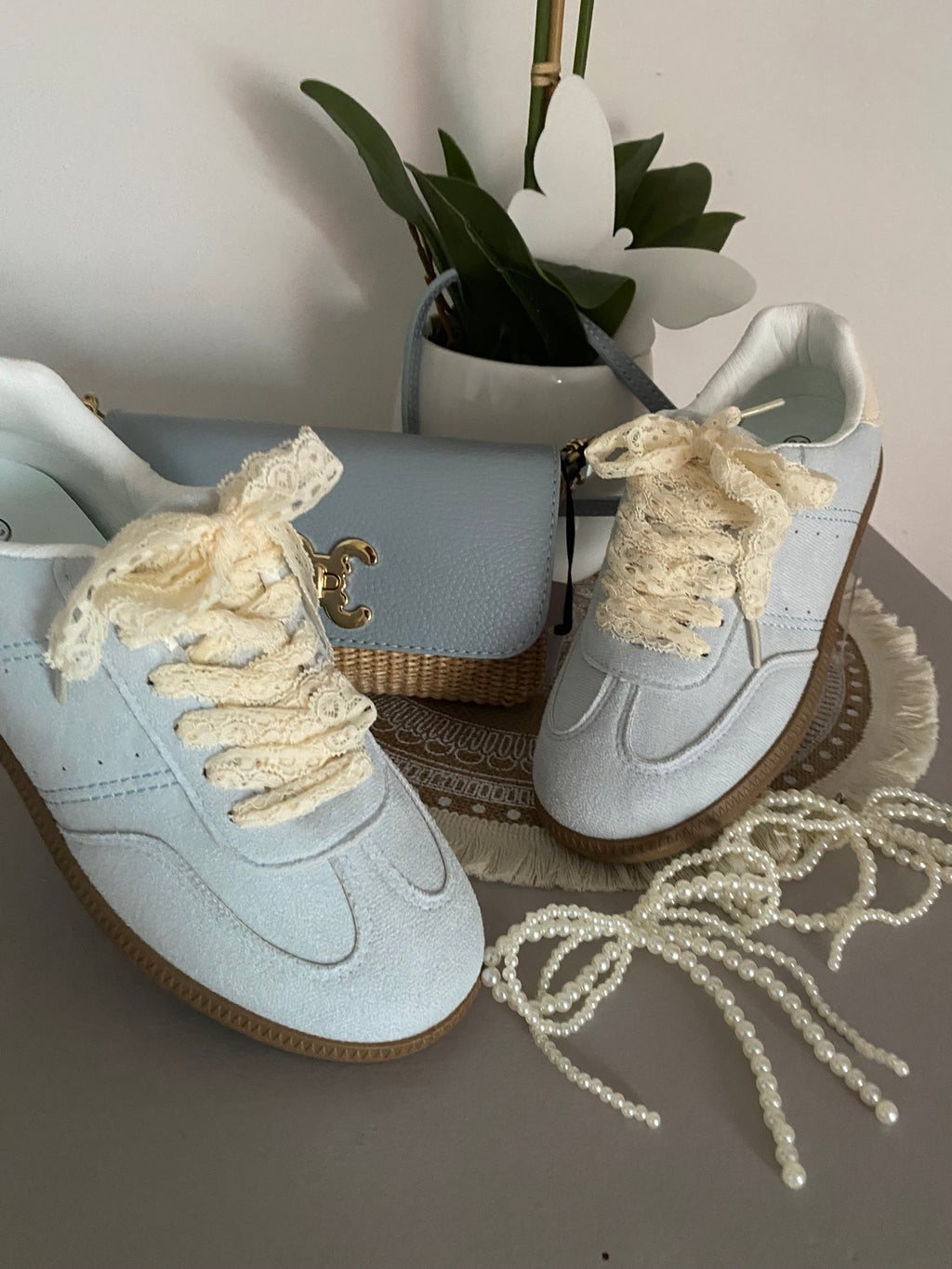 BASKETS A LACETS DENTELLE ET BIJOUX  BLEU CIEL   36/37/38/39/40/41