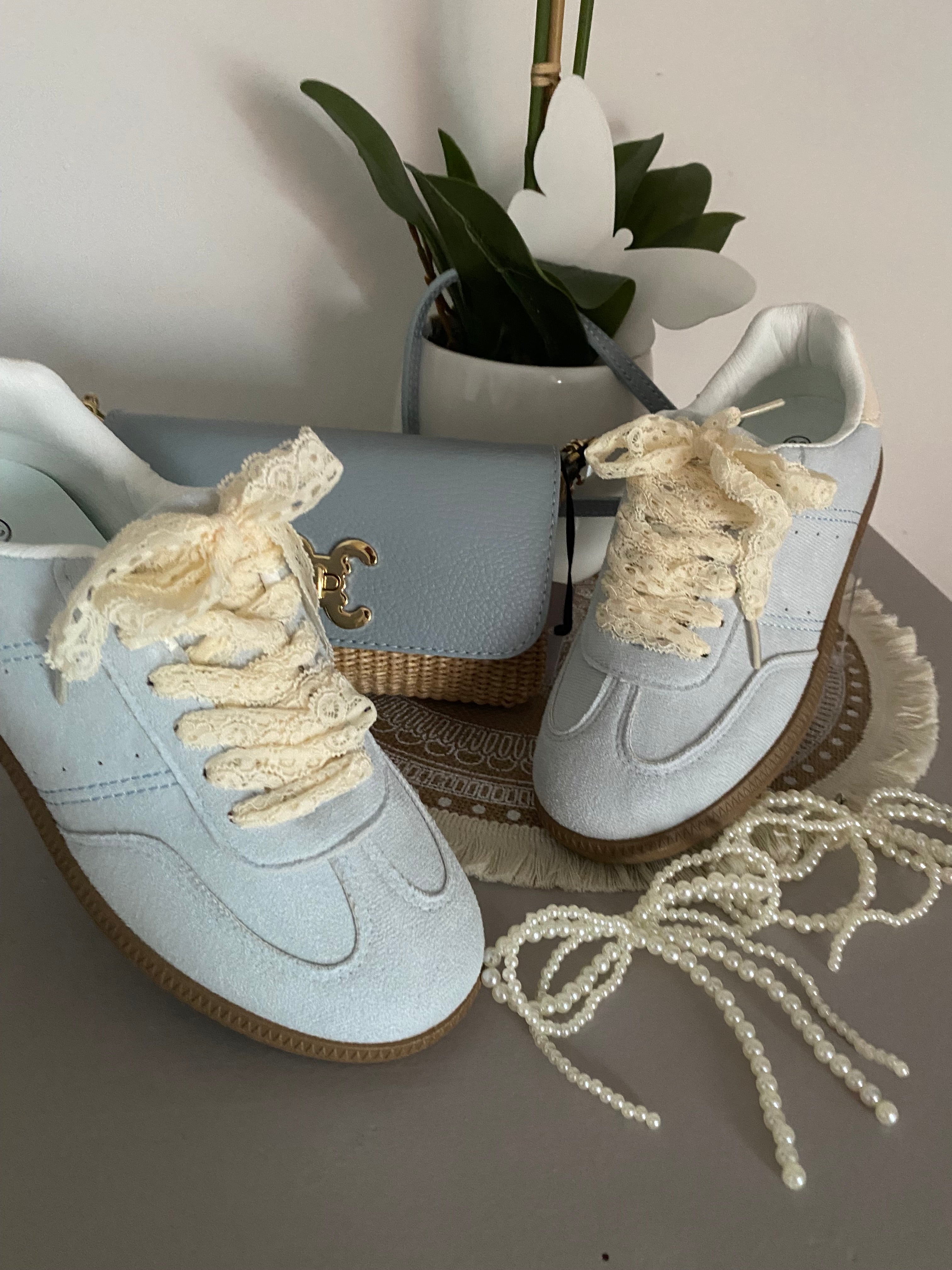 BASKETS A LACETS DENTELLE ET BIJOUX  BLEU CIEL   36/37/38/39/40/41