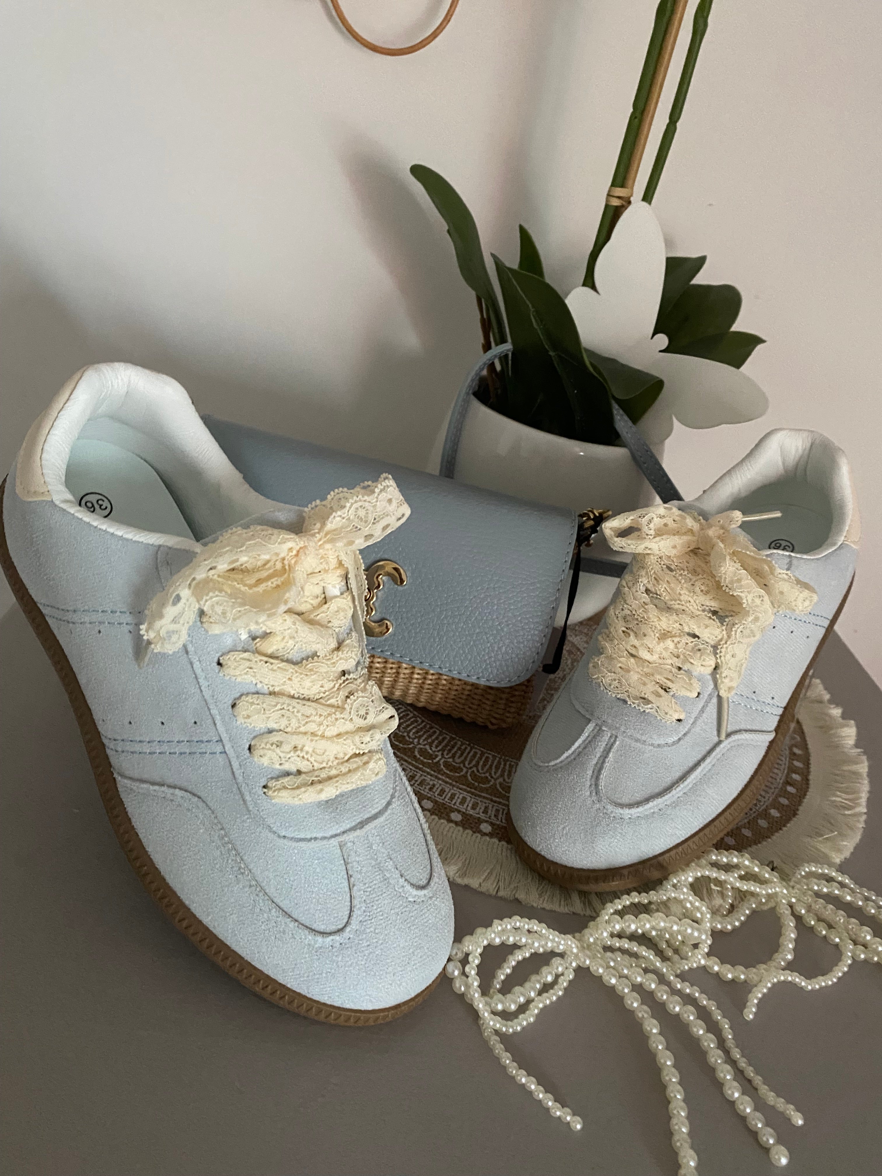 BASKETS A LACETS DENTELLE ET BIJOUX  BLEU CIEL   36/37/38/39/40/41