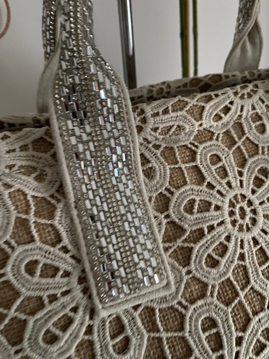 SAC CROCHET , CUIR ET STRASS TAUPE