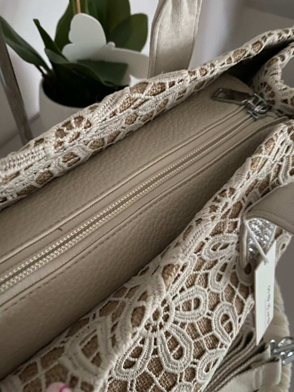 SAC CROCHET , CUIR  ET STRASS  BLANC