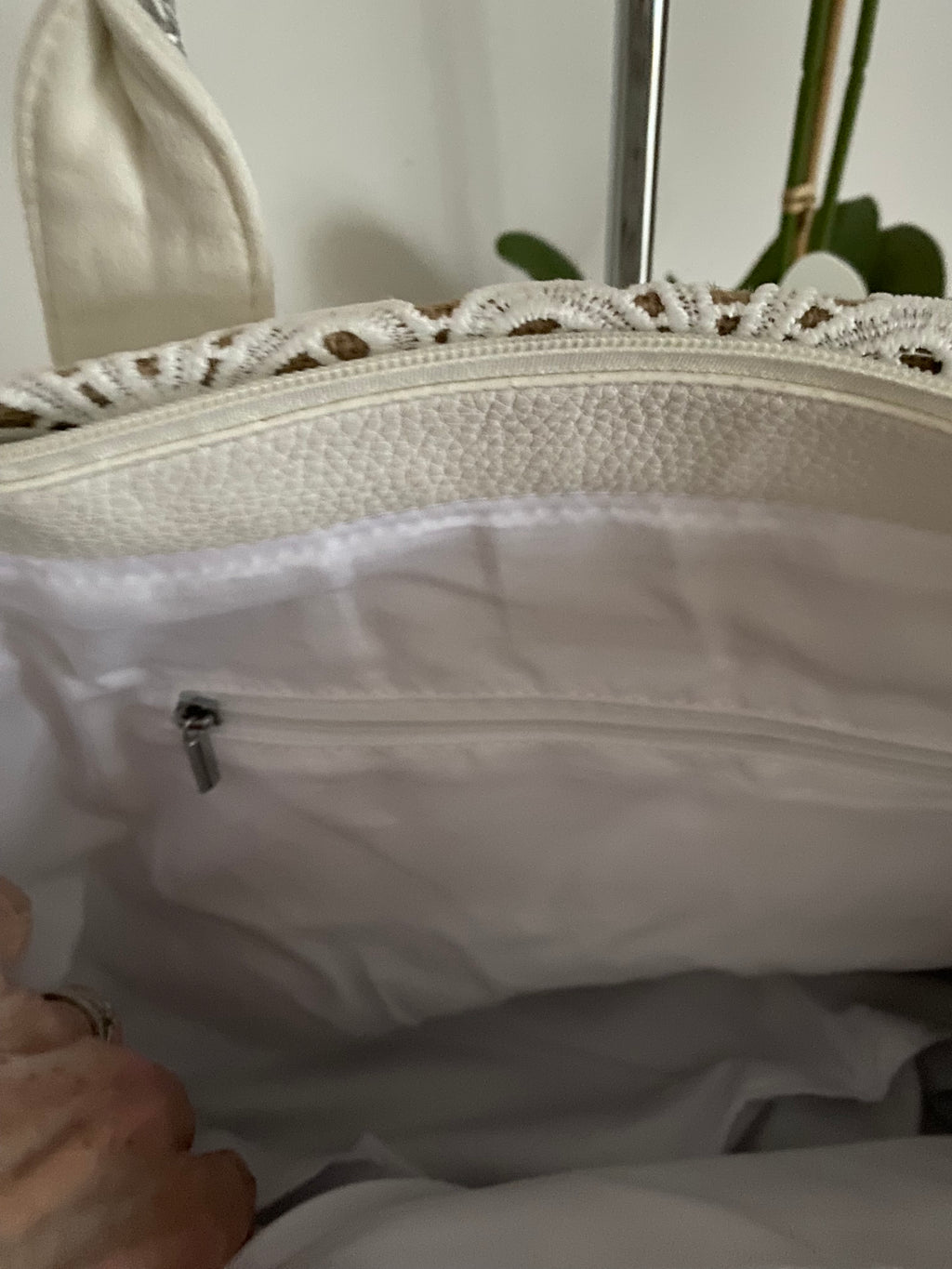 SAC CROCHET , CUIR ET STRASS TAUPE