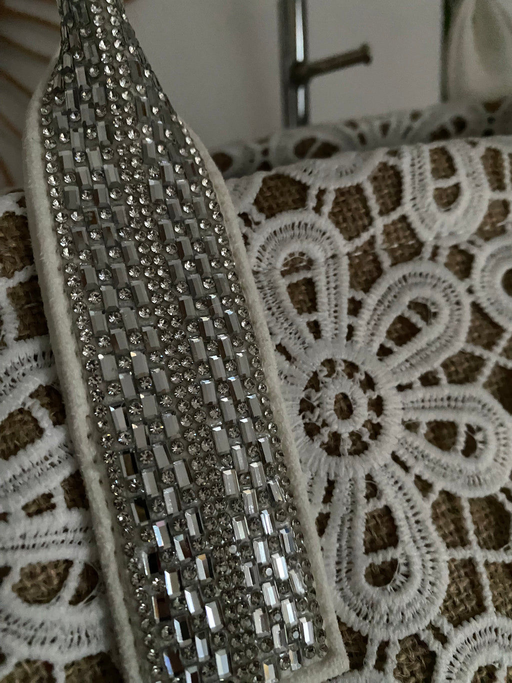 SAC CROCHET , CUIR  ET STRASS  BLANC