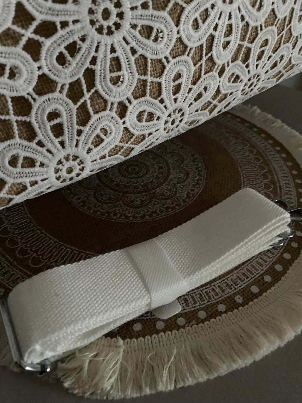 SAC CROCHET , CUIR  ET STRASS  BLANC