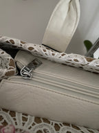 SAC CROCHET , CUIR  ET STRASS  BLANC