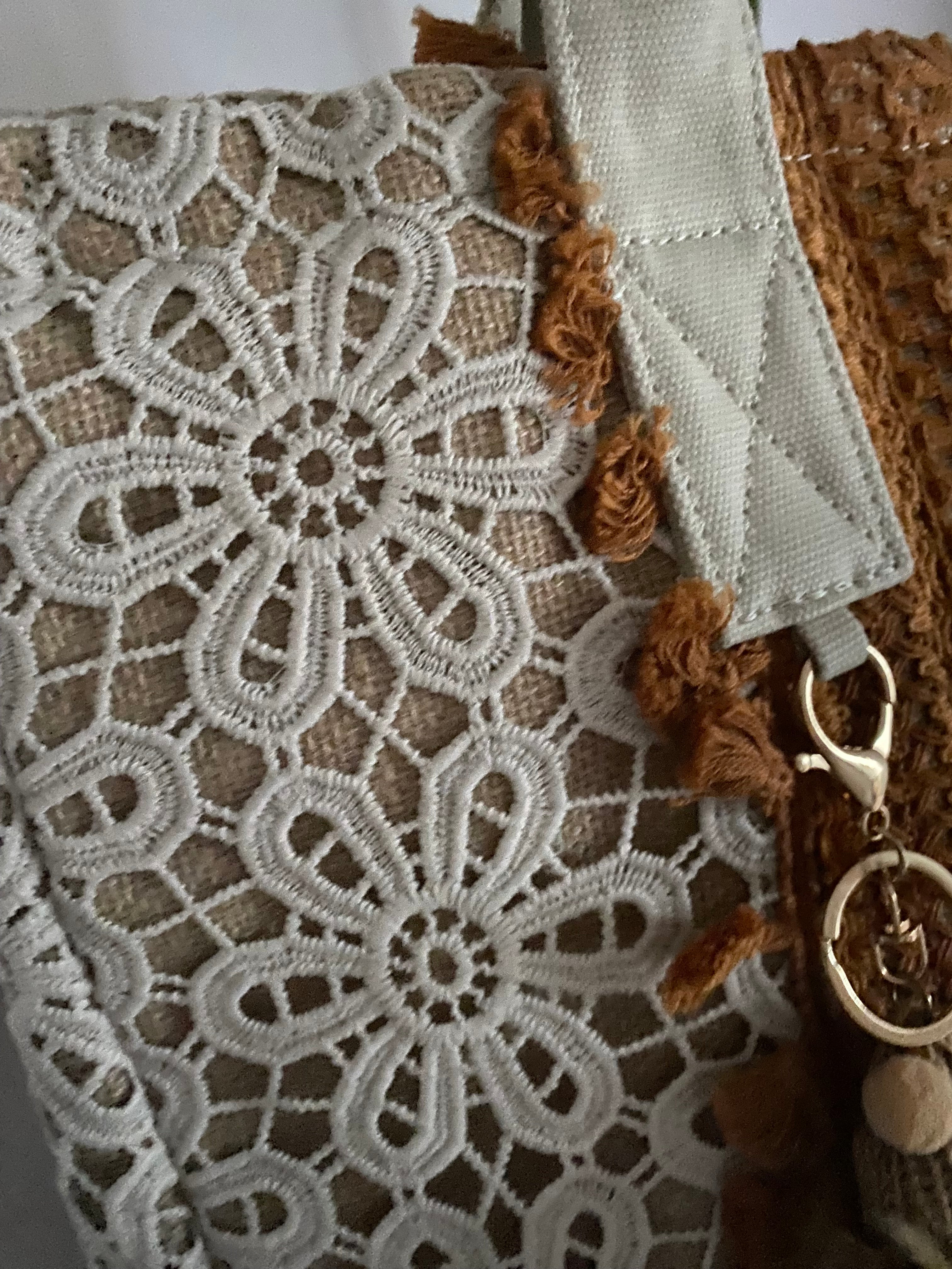 SAC CROCHET , ECRU ET CAMEL