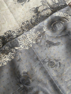 FOULARD BLEU ET BLANC A MOTIFS