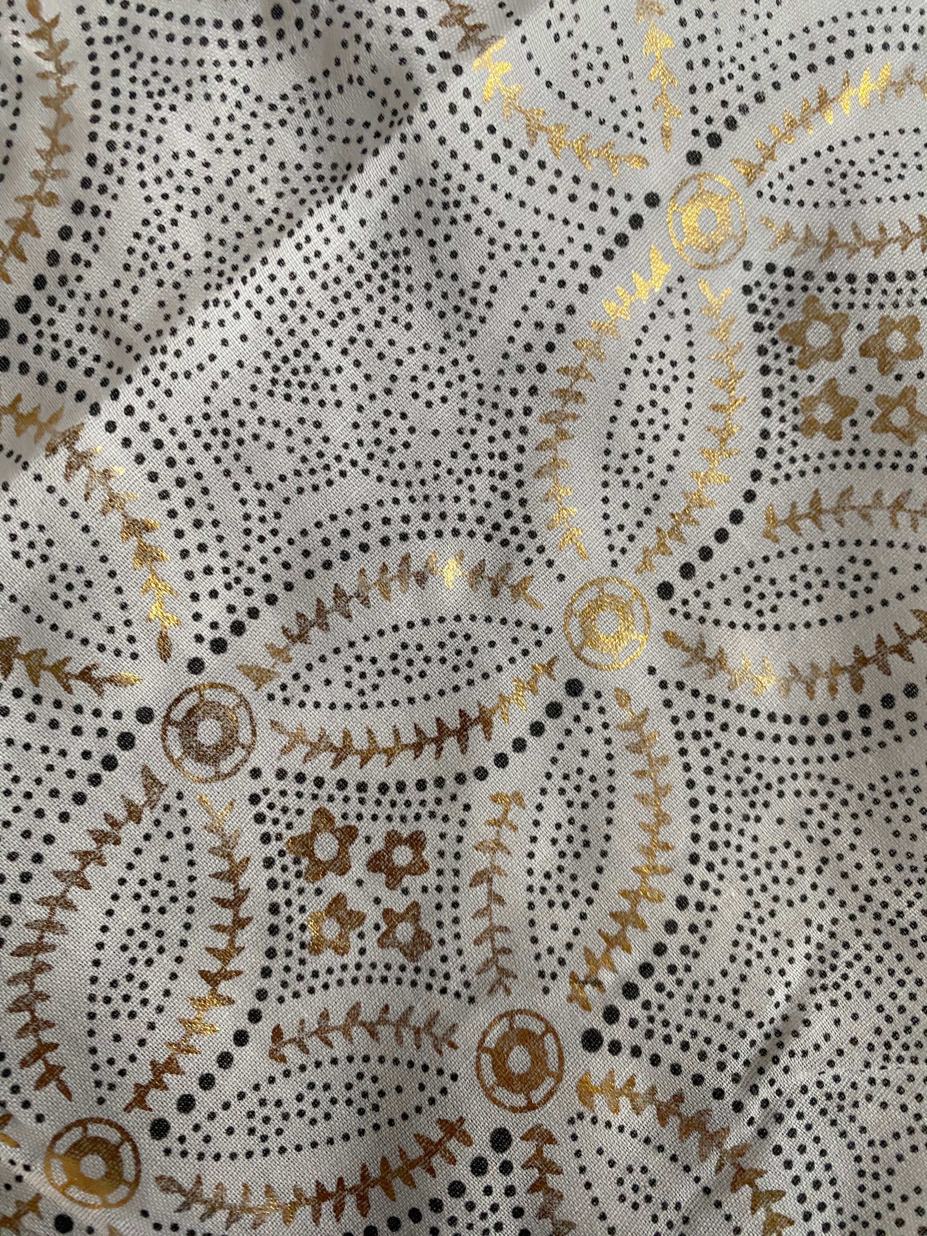 FOULARD BLEU ET BLANC A MOTIFS