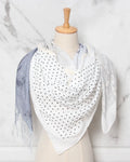 FOULARD BLEU ET BLANC A MOTIFS
