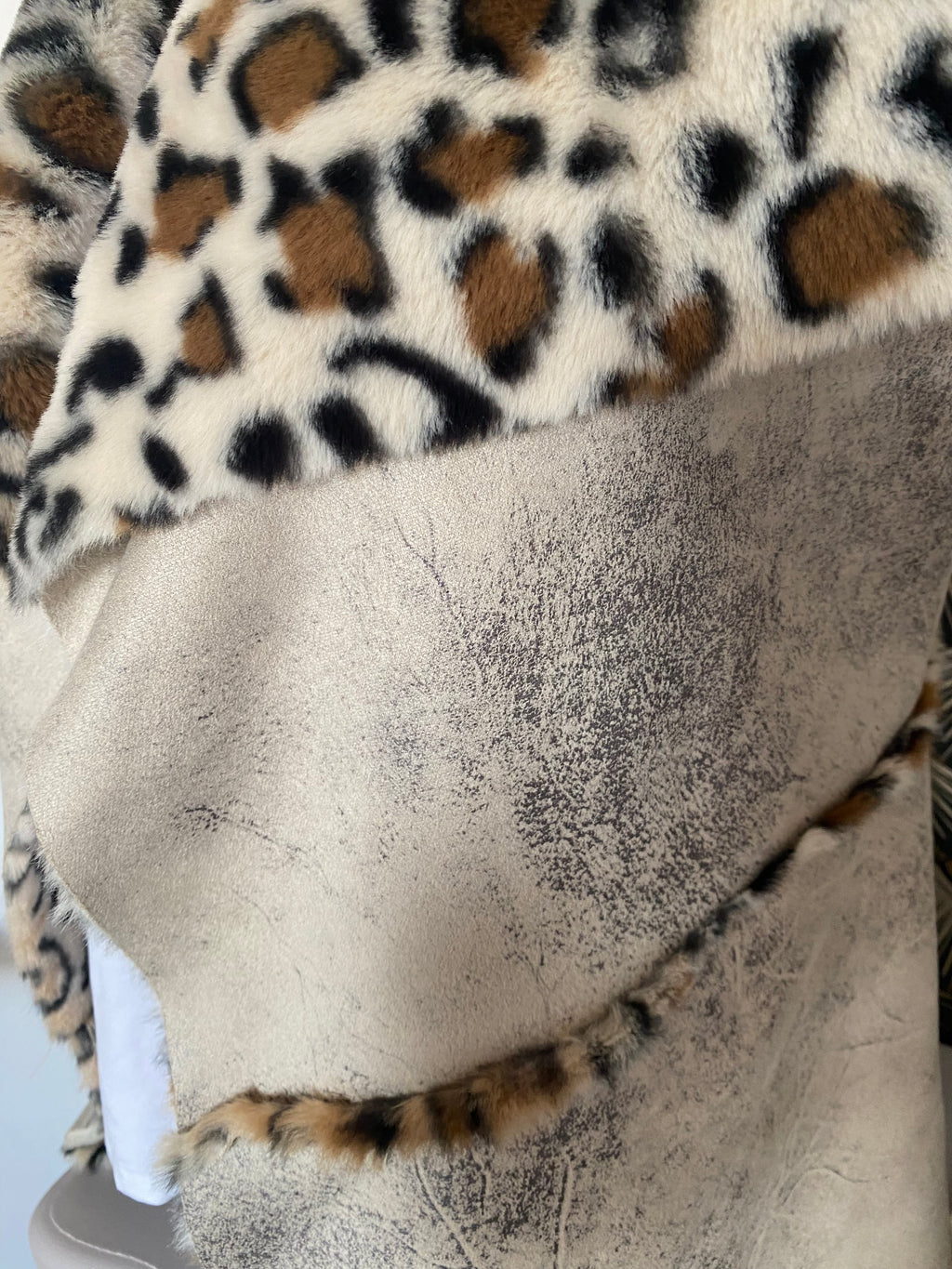 VESTE SANS MANCHE LEOPARD ECRU    36/42 petit 44