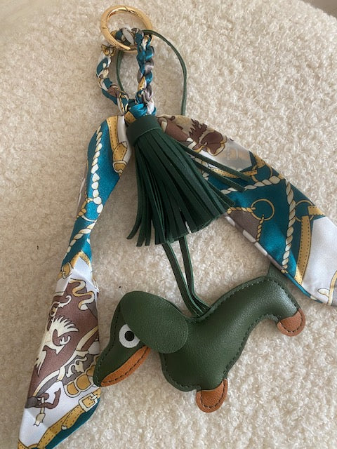 SAC:  PORTE CLES DE SAC          MOTIF CHIEN         12 COLORIS DIFFERENTS