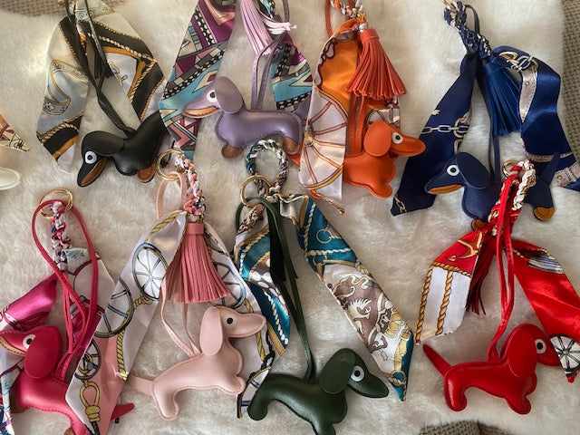 SAC:  PORTE CLES DE SAC          MOTIF CHIEN         12 COLORIS DIFFERENTS