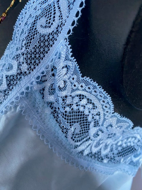 TOP DENTELLE STEFY  BLEU 36/42  petit 44