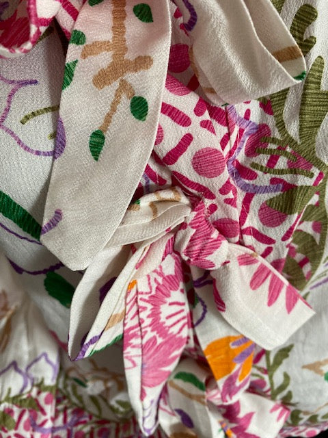 BLOUSE FLEURS AVEC NOEUDS  36/40 PETIT 42   5 COULEURS