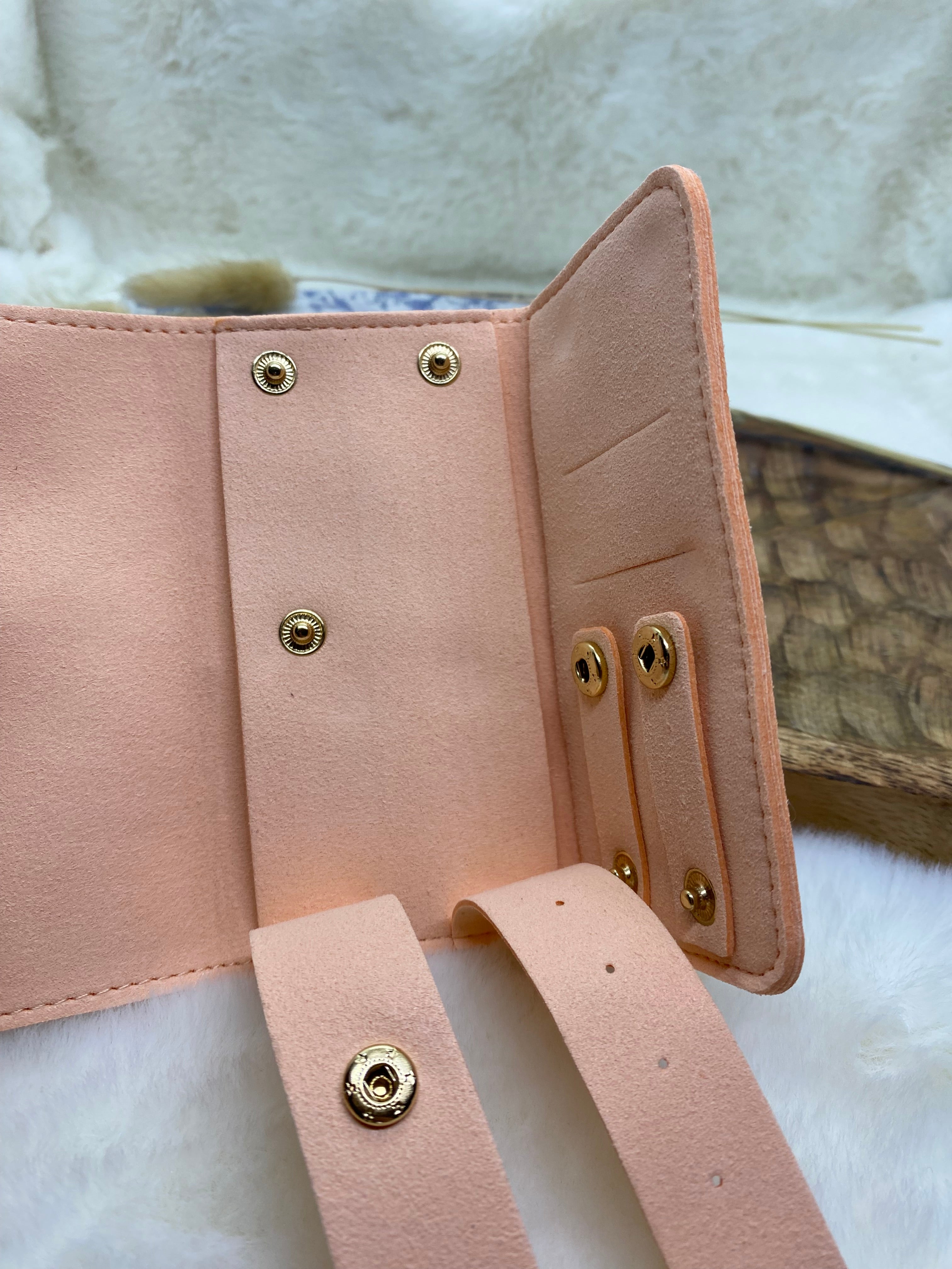 SAC RANGE BIJOUX  EN SUEDINE ROSE