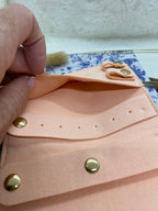 SAC RANGE BIJOUX  EN SUEDINE ROSE