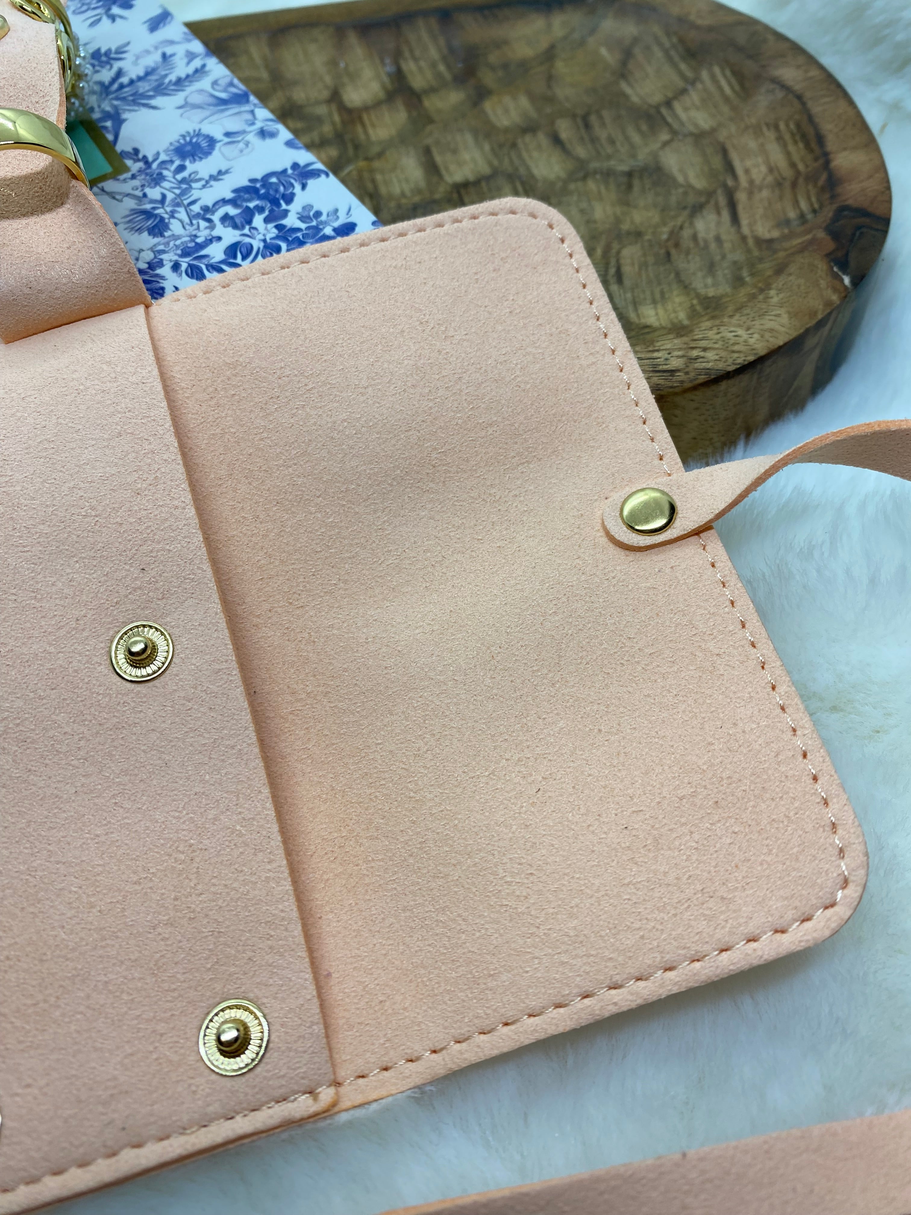 SAC RANGE BIJOUX  EN SUEDINE ROSE