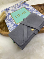 SAC RANGE BIJOUX  EN SUEDINE GRIS