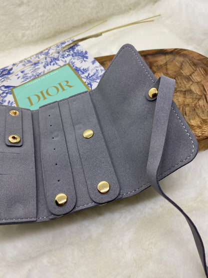 SAC RANGE BIJOUX  EN SUEDINE GRIS