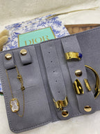 SAC RANGE BIJOUX  EN SUEDINE GRIS