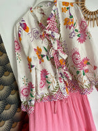 BLOUSE FLEURS AVEC NOEUDS  36/40 PETIT 42   5 COULEURS