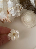 BAGUE FLEUR NACRE