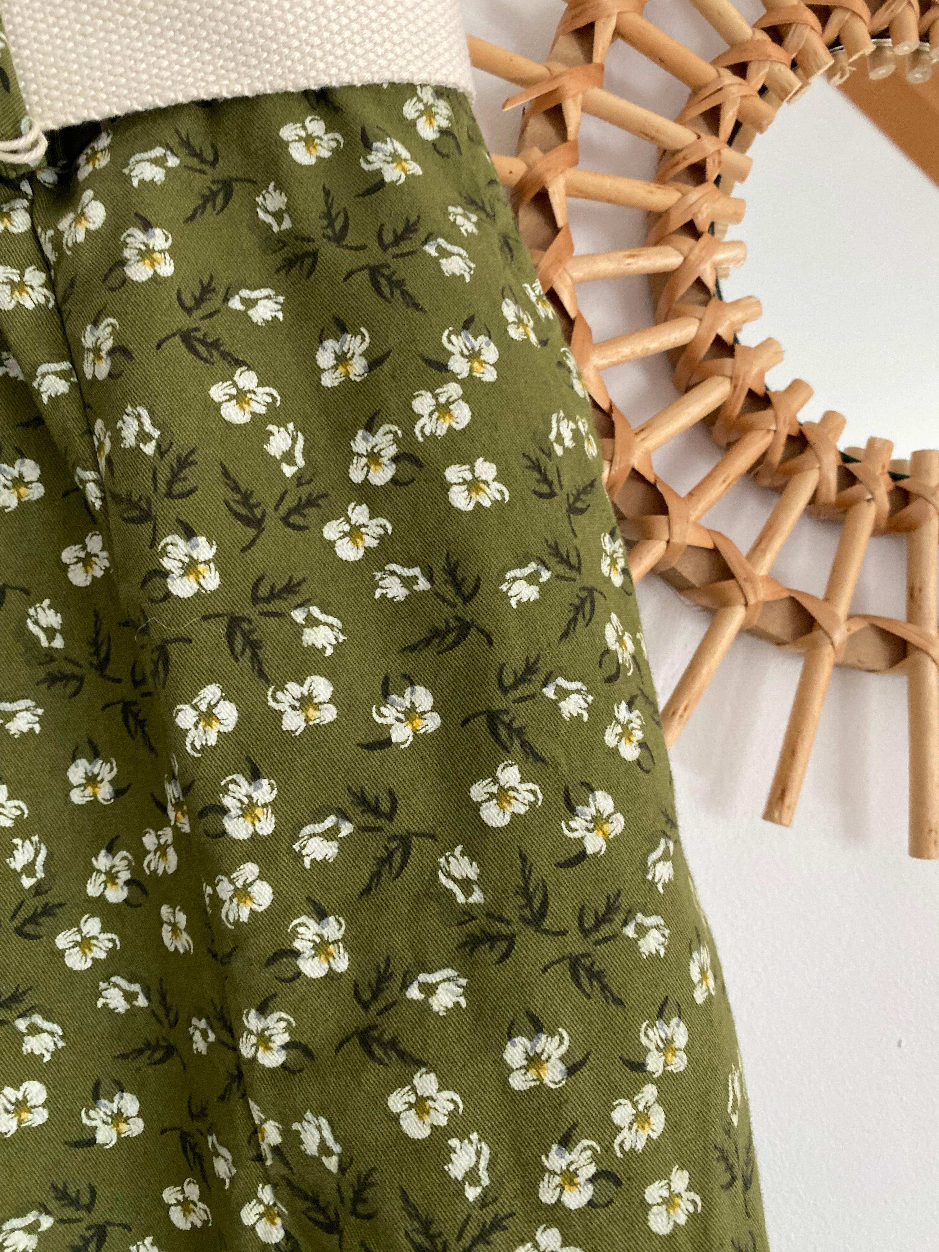 PANTALON FLEURS CORINNE KAKI   TU 40/ 44