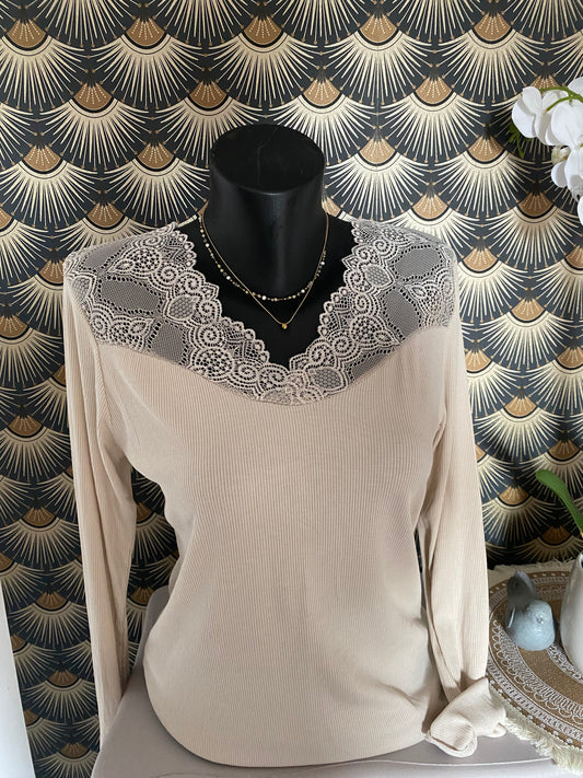 TOP DENTELLE 4   BEIGE  TU 38/40  à  44