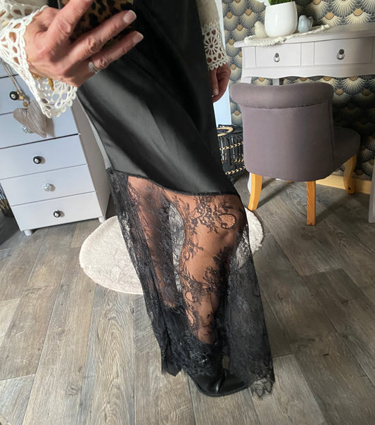 JUPE SATIN DENTELLE NOIRE   TU 38/44