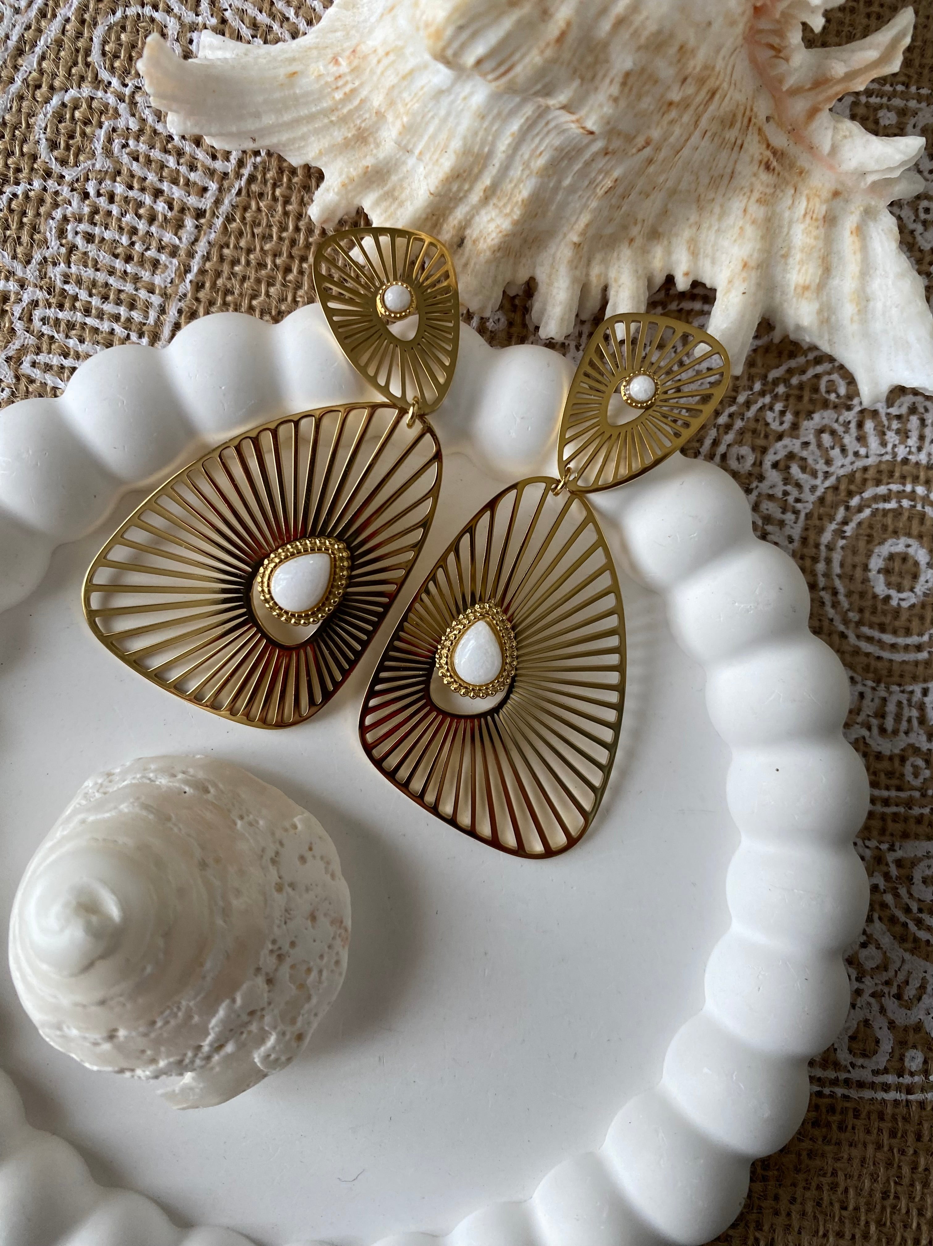 BOUCLES D'OREILLES EMY BLANCHE   ACIER INOXYDABLE