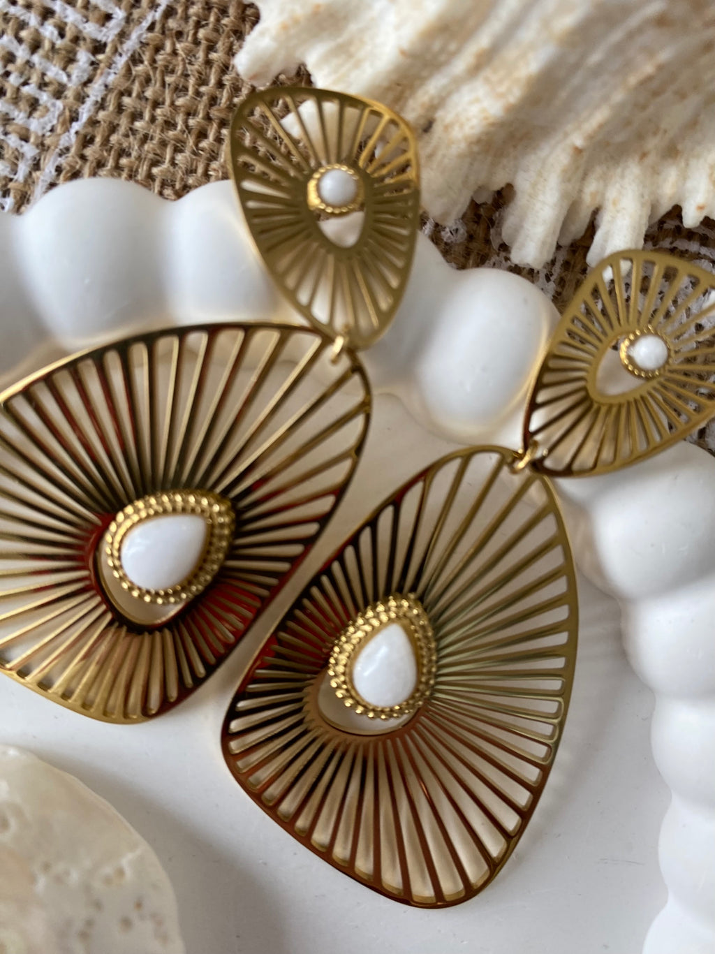 BOUCLES D'OREILLES EMY BLANCHE   ACIER INOXYDABLE