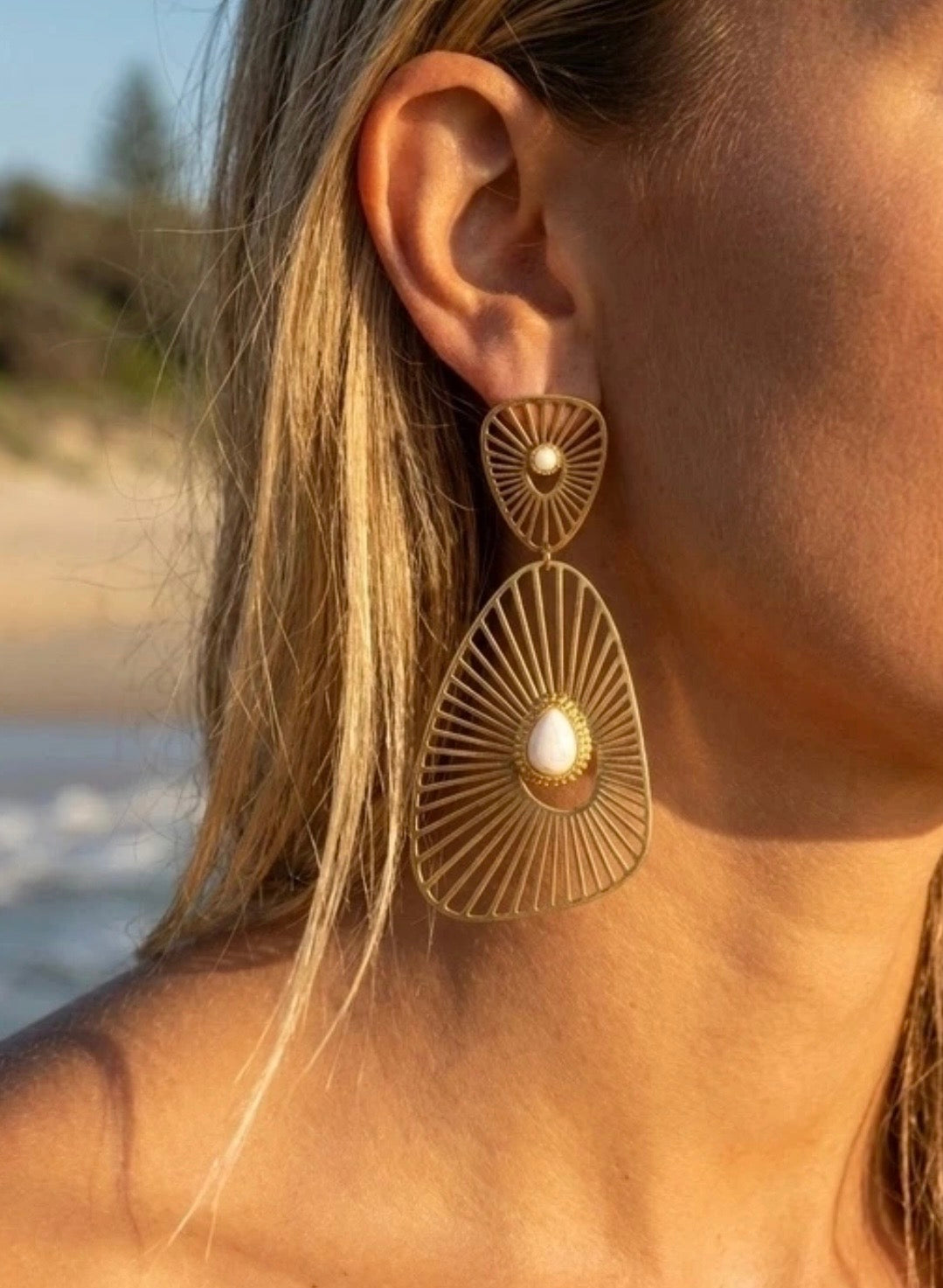 BOUCLES D'OREILLES EMY BLANCHE   ACIER INOXYDABLE