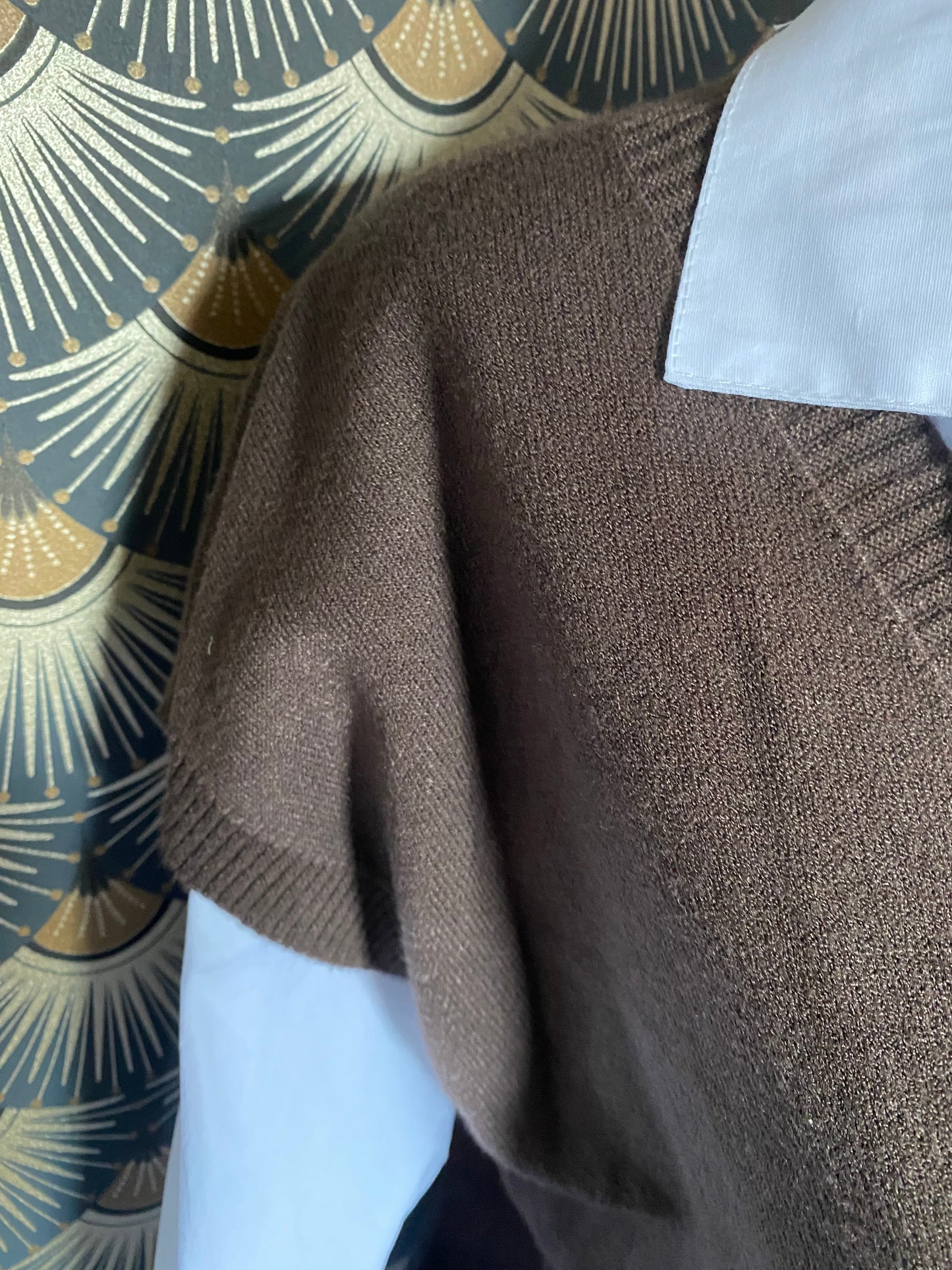 ENSEMBLE PULL SANS MANCHE ET CHEMISE   TU 36/44  CHOCO